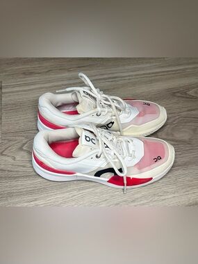 On Brand The Roger Pro 2 Federer White/Pink OC Sneakers Women's Sz 9 *Tiny Flaws